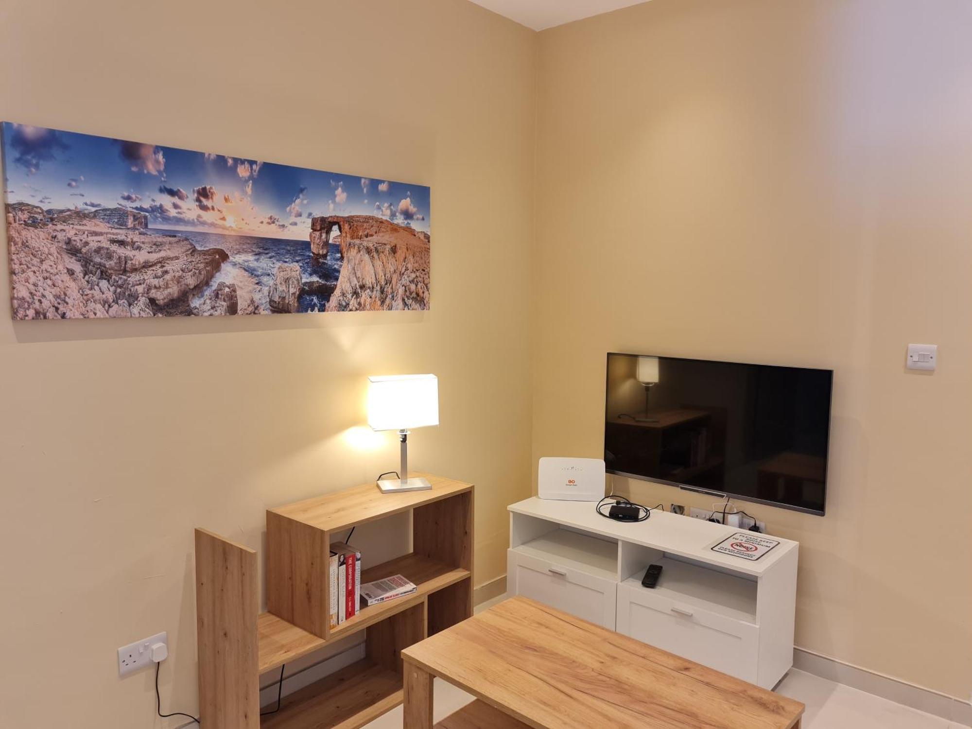 - Lovely 3 Bedroom Unit Apartament