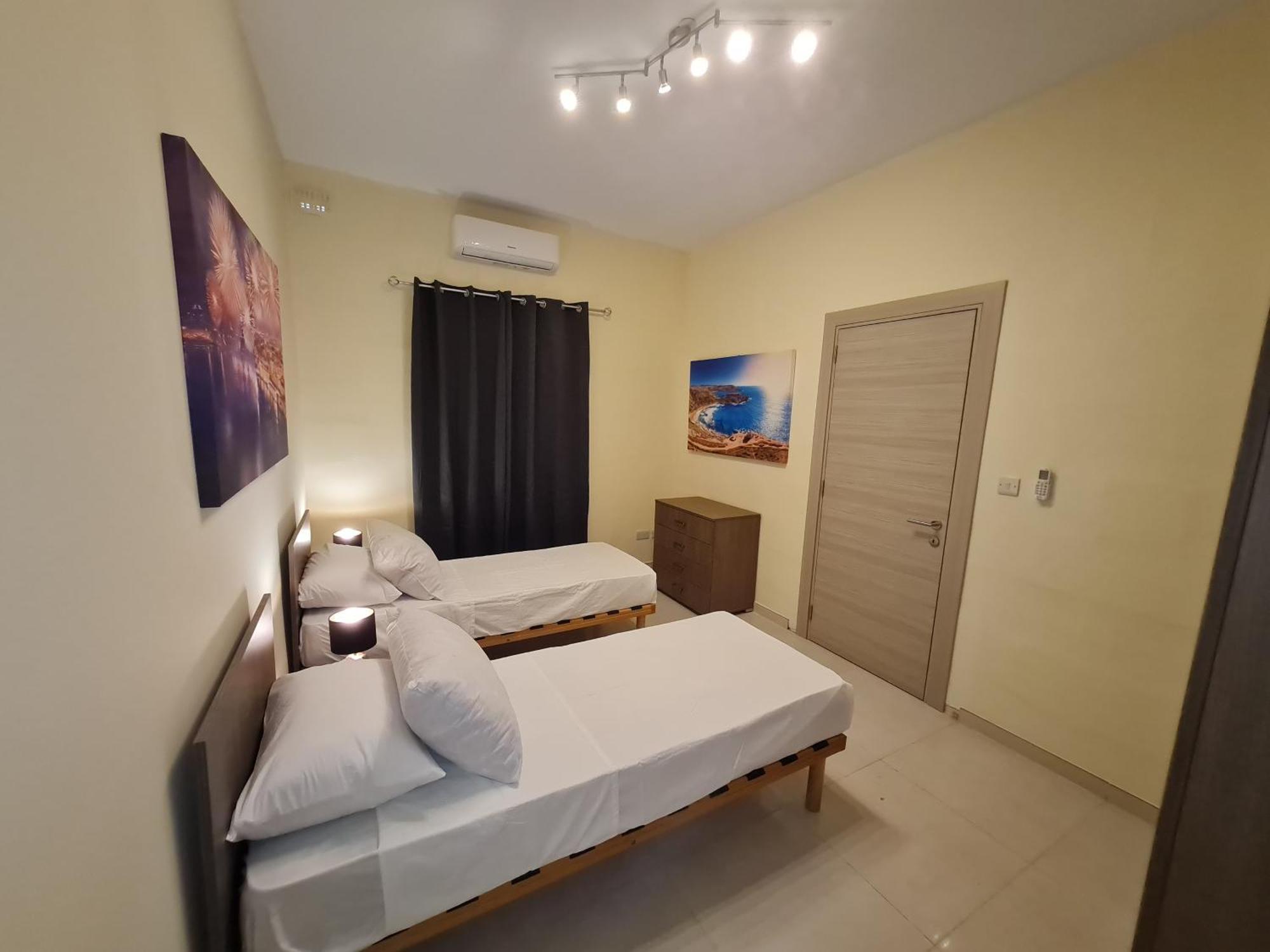 - Lovely 3 Bedroom Unit Apartament *